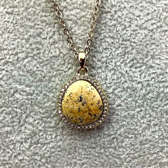 White House  Black Market Stone and Rhinestone pendant NWT - Picture 1 of 4